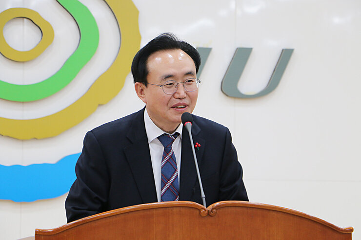 공직자 마인드 함양 교육 시장님 인사말 모습 근접