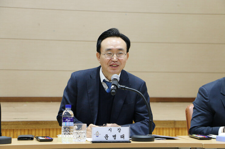 남평읍 주민과의 대화 나주시장이 답변하고 있는 모습 근접촬영