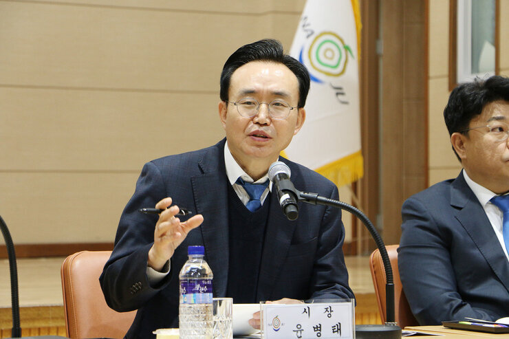 남평읍 주민과의 대화 나주시장의 답변모습 근접 촬영
