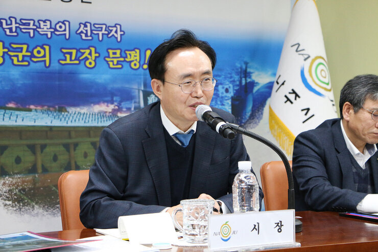 문평면 주민과의 대화 대화장 뒷쪽에서 대화장의 전면이 보이는 모습