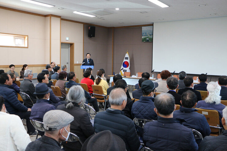 왕곡면 주민과의 대화 나주시장의 인사말 모습 