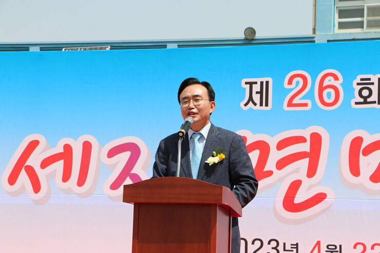 제25회 세지면민의 날 행사 나주시장의 격려사 모습 근접촬영
