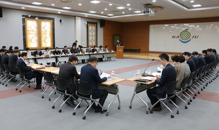 3월 중 읍, 면, 동장 회의 - 갑질근절 및 상호존중 서약 나주시장과 간부공무원 및 각 읍, 면, 동장의 회의 모습 