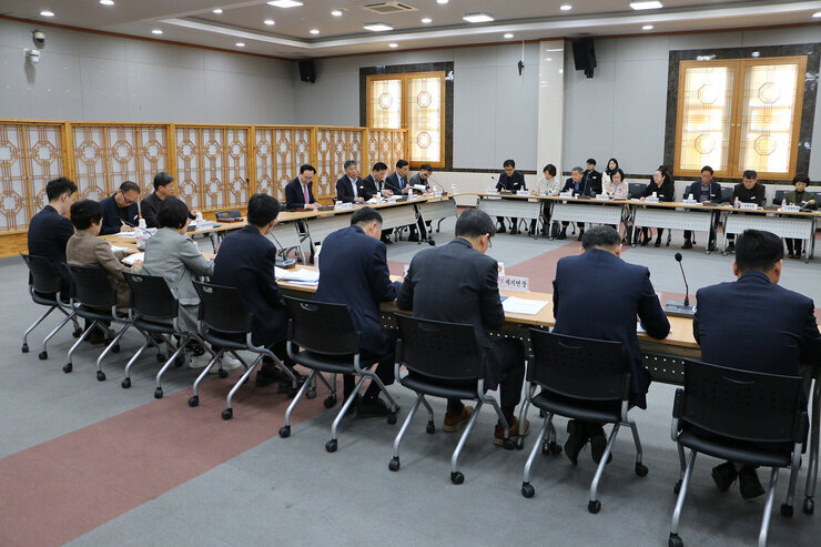 3월 중 읍, 면, 동장 회의 - 갑질근절 및 상호존중 서약 측면에서 촬영한 회의 모습