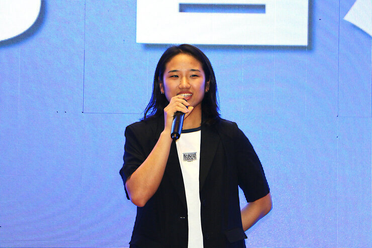 파리올림픽 금메달리스트 안세영 선수 나주 환영행사 안세영 선수가 환영사에 대한 답사를 하고 있는 모습 근접촬영