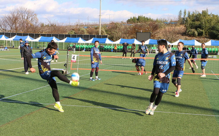 나주시장기 광주전남 생활체육 족구대회 족구 선수들이 시범경기를 펼치고 있는 모습