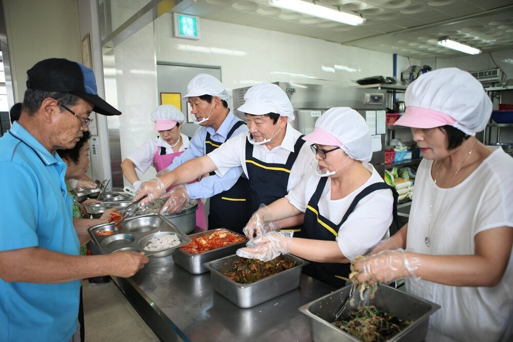 남평복지관 배식 봉사.jpg