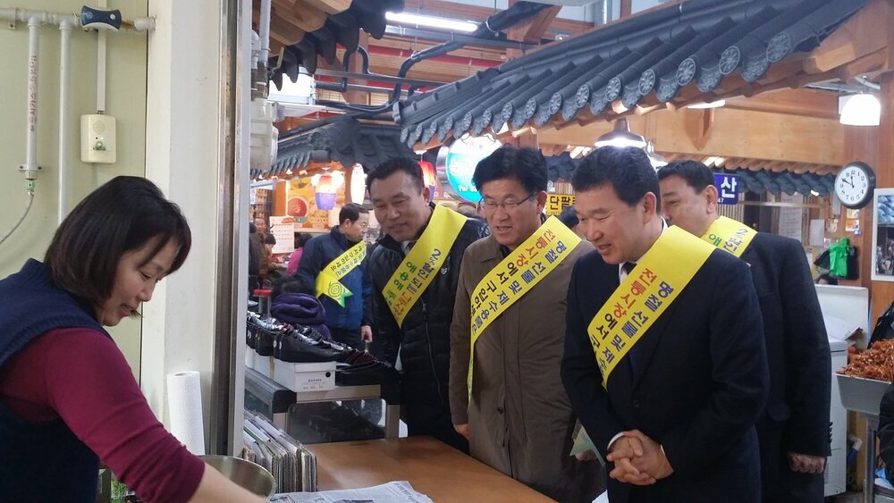 목사고을 시장 방문 2.jpg