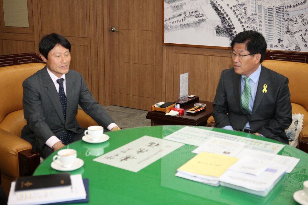 4월 나주시 일일명예시장  배성주씨.JPG