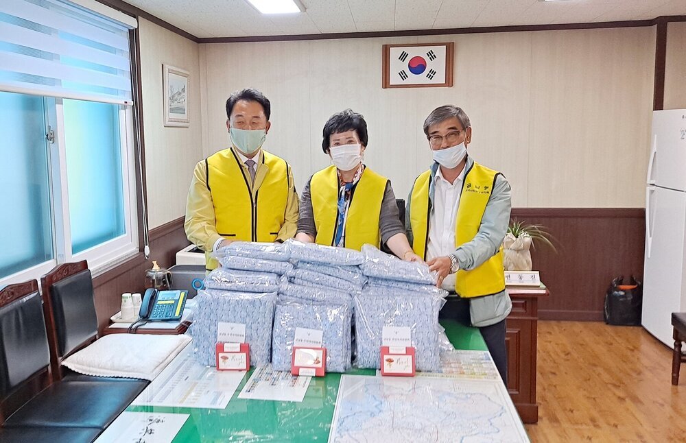 나주 금남동, 가정의 달 어르신 건강 기원 ‘이불 선물'