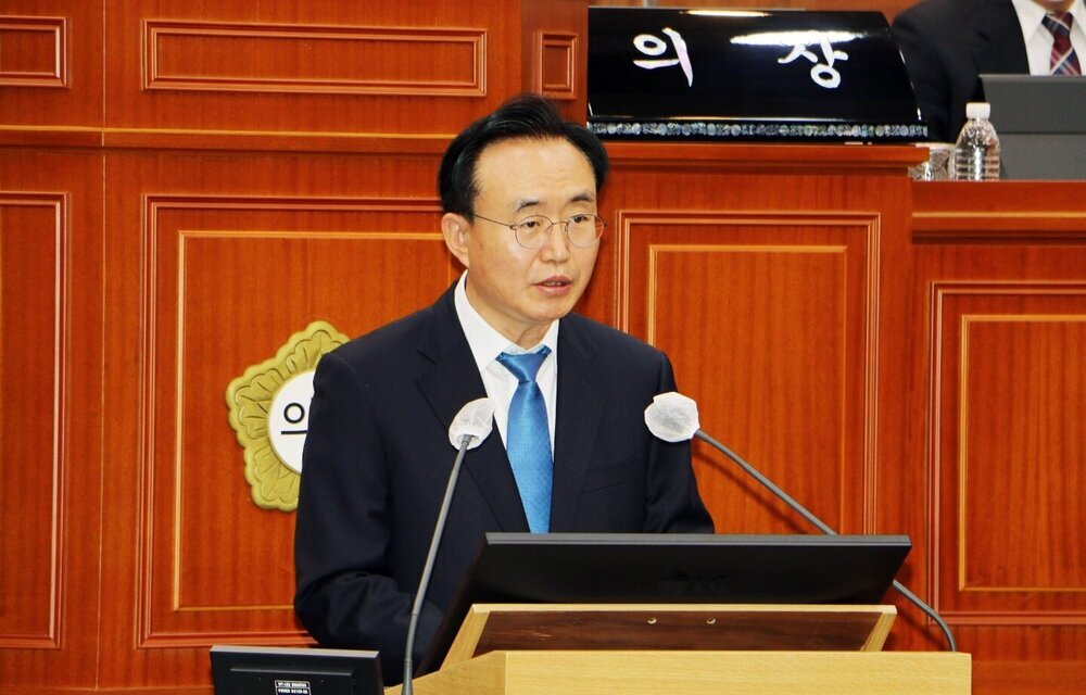 시정연설을 하고있는 나주시장