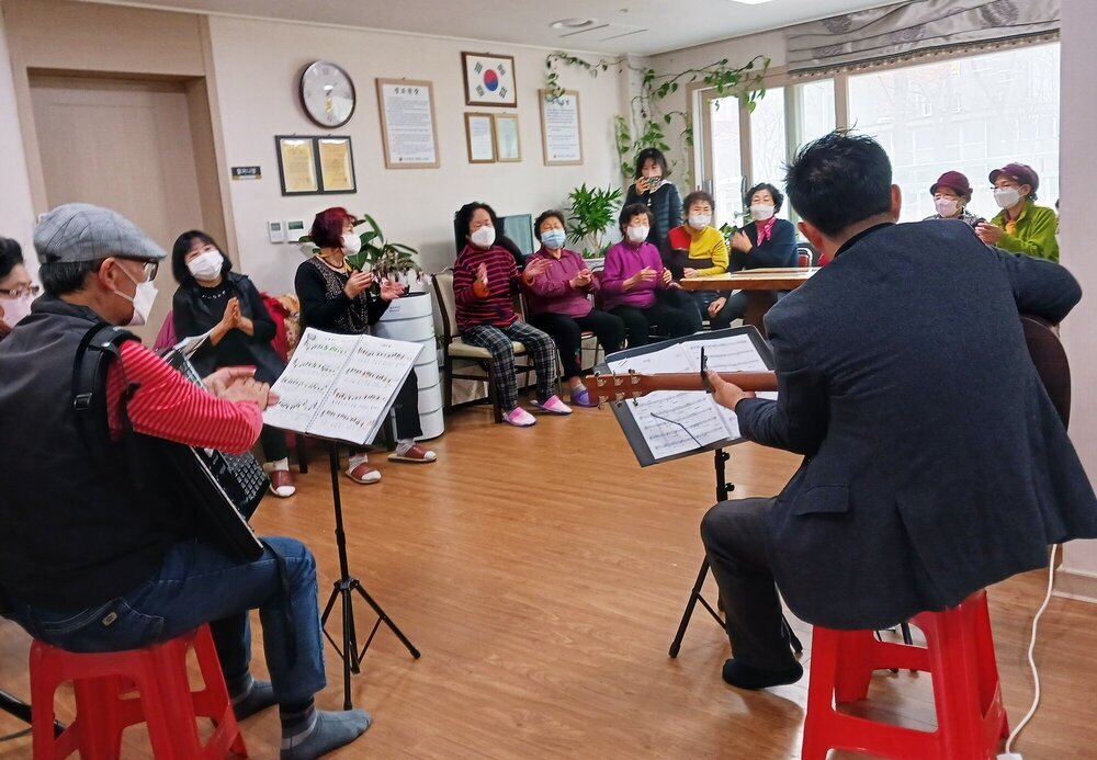 나주 빛가람동, 빛가람 아리랑 블루스 재능기부팀 찾아가는 경로당 작은음악회 개최