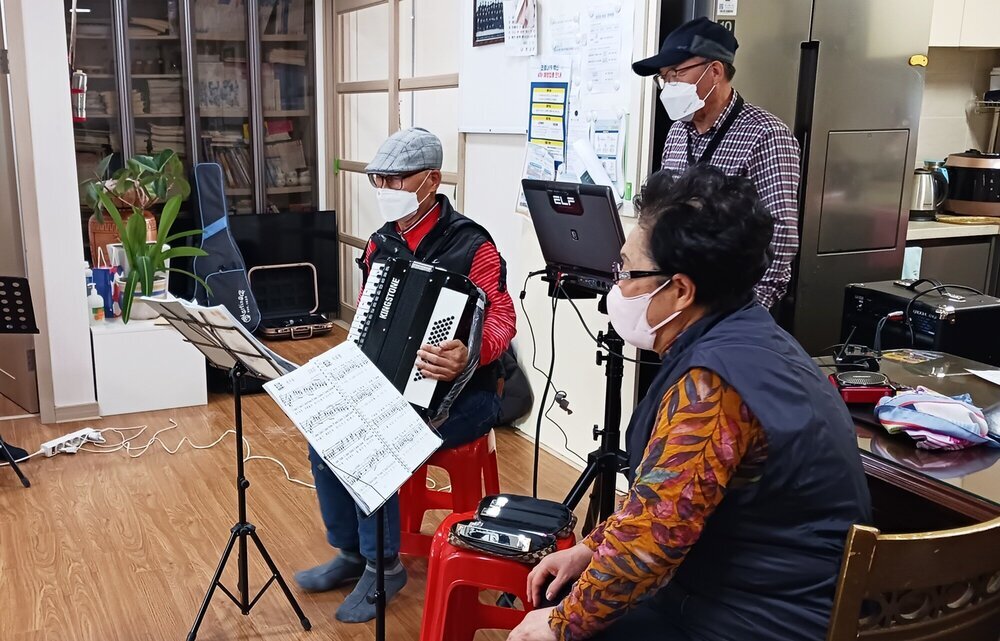 나주 빛가람동, 빛가람 아리랑 블루스 재능기부팀 찾아가는 경로당 작은음악회 개최