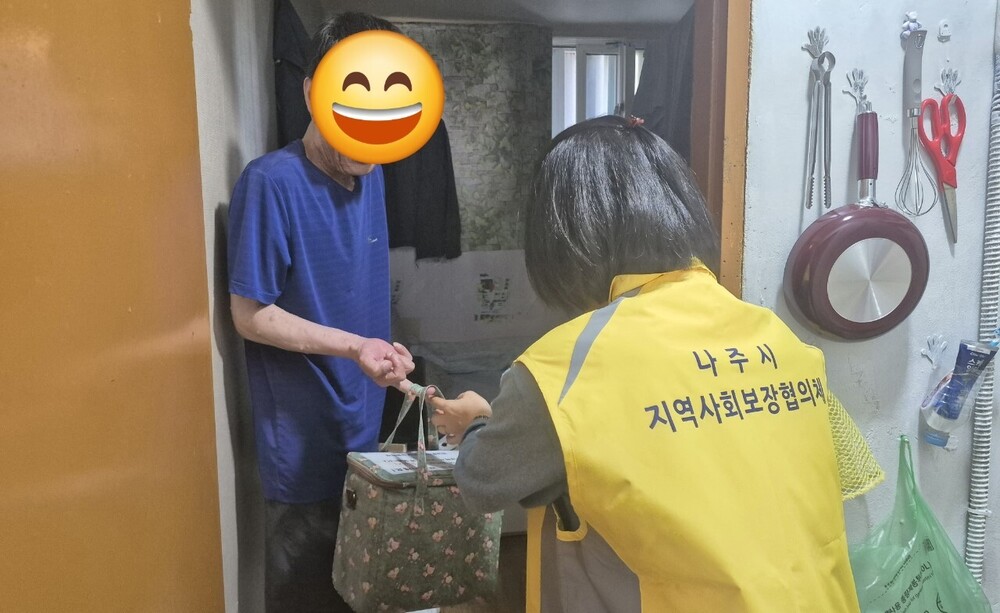 금남동지사협 사랑의 반찬 전달