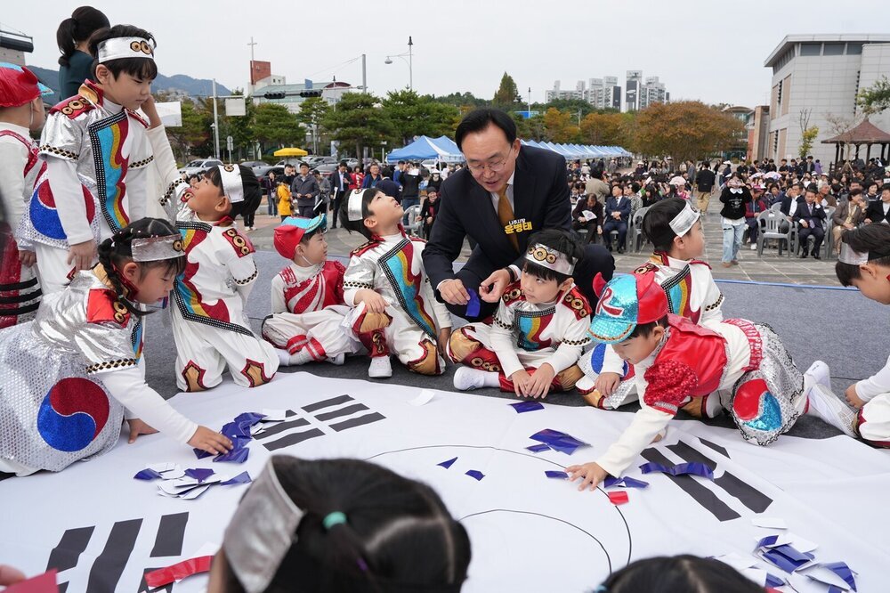 나주시, 제4회 태극기거리 축제…시민, 학생 400여 명 참여