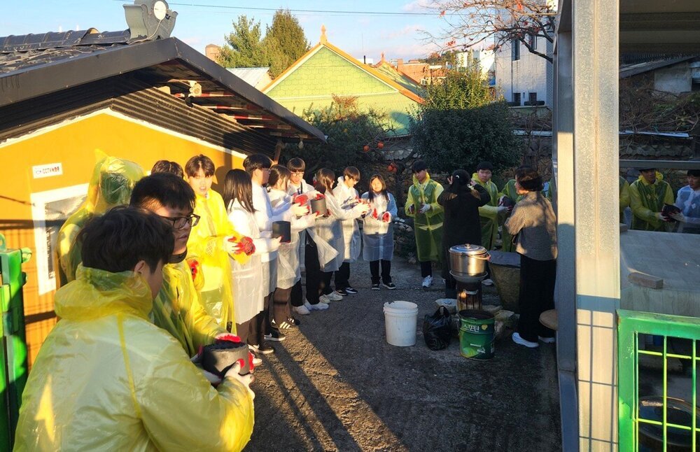 나주공고 학생들, ‘사랑의 릴레이 연탄 나눔 봉사’