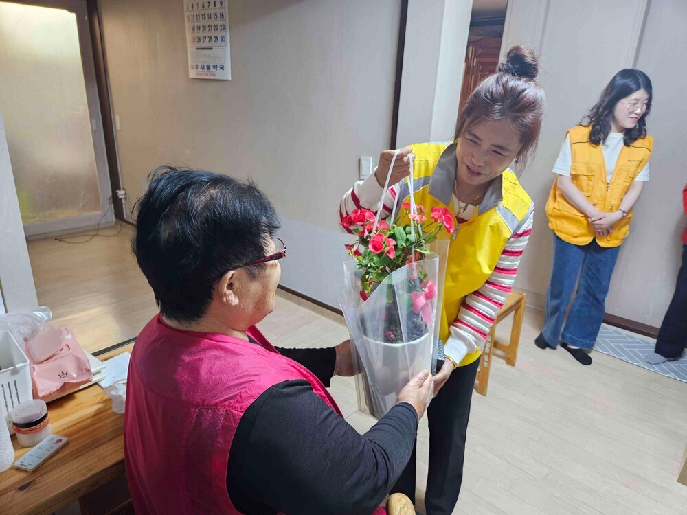 나주시 송월동, 카네이션과 반려식물로 감사한 마음 전달