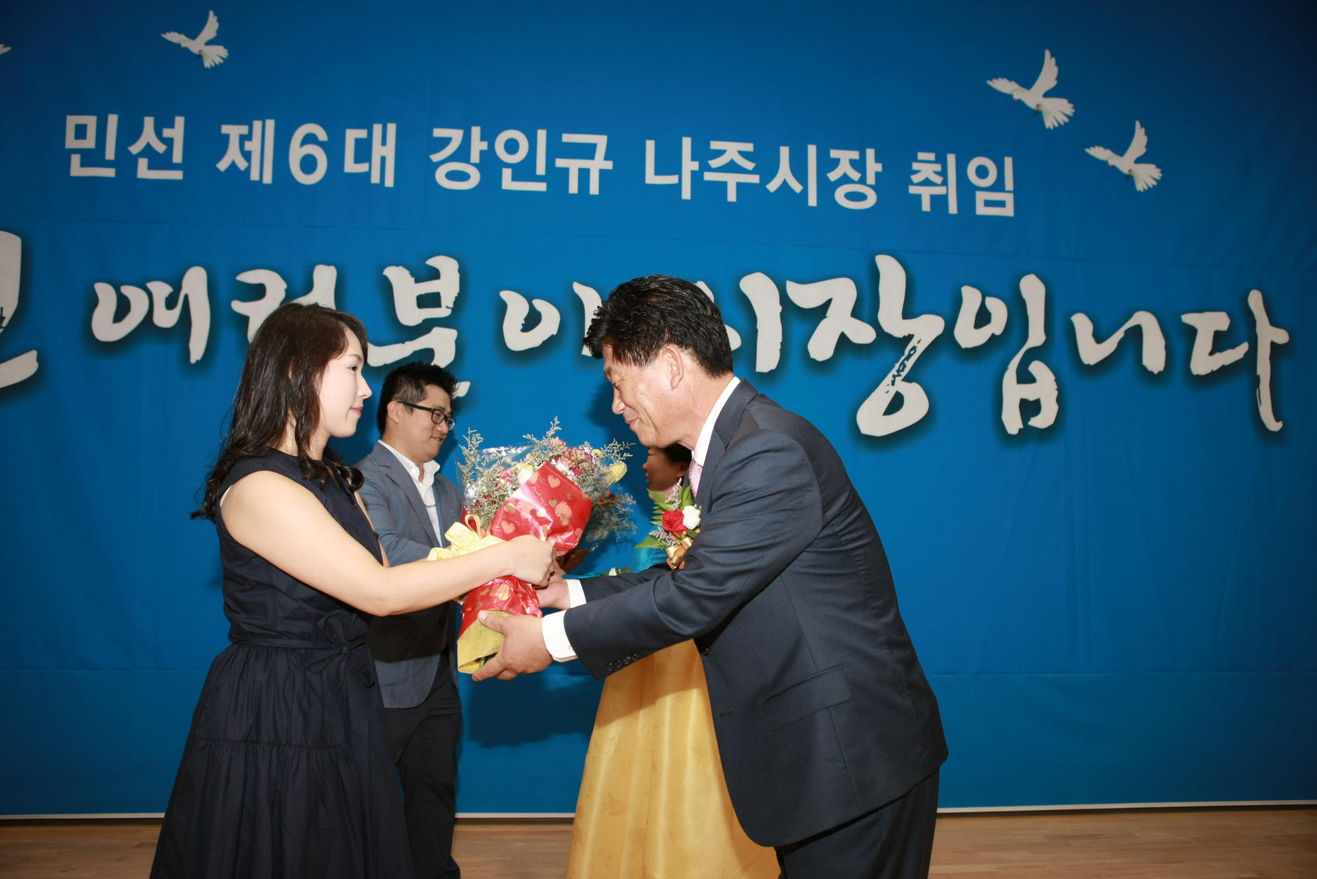 꽃다발 증정(시민 대표) (6).JPG