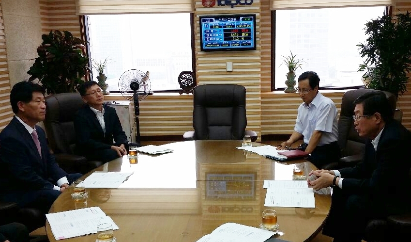 강인규시장, 한전사장과 환담 33.jpg