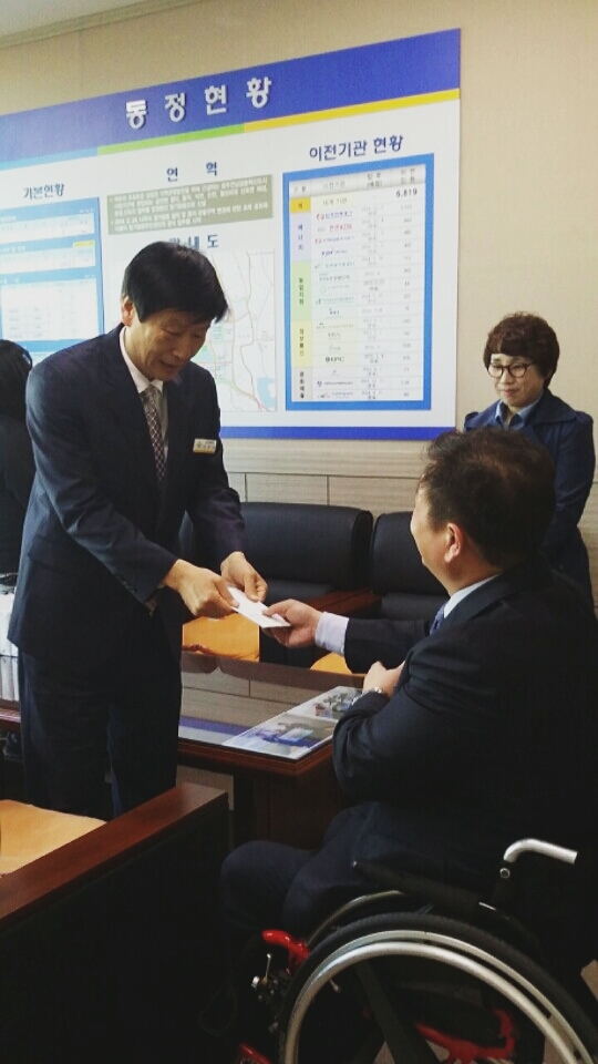 빛가람 중앙교회 성금 전달.jpg