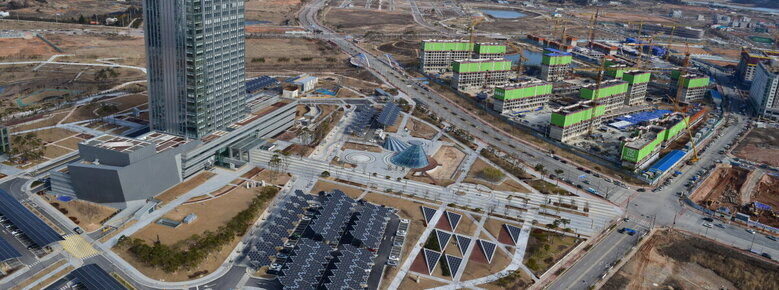 혁신도시 항공촬영사진. 한국전력 건물이 크게 보이고 주변으로 공사중인 현장이 보인다