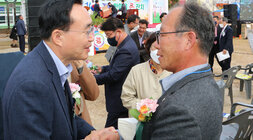 봉황면민의 날 및 봉황초교 100주년 기념비 제막식