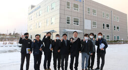 나주 에너지밸리 연구기관 방문 관계자와 기념촬영 모습