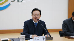 나주시장 회의 주재 근접 모습 