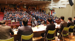 송월동, 금남동, 성북동 주민과의 대화 대화장 뒷쪽 우측면에서 주민의 질의 모습과 나주시장이 듣고 있는 모습