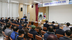 다시면 주민과의 대화  대화장 우측면에서 나주시장 인사말 모습 촬영