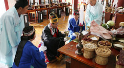 남평향교 춘기 석전대제 제례전 손을 씻고 있는 나주시장 모습