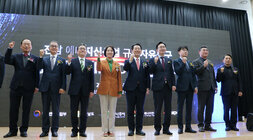 전남에너지신산업 규제자유특구 중압직류 통전식 전남도지사, 나주시장 및 관계자 기념촬영 화이팅 모습 