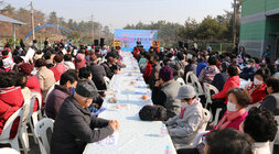 노인일자리사업 워크북 교육 어르신 참여자 참석모습과 무대 전면 모습