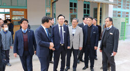 영산포역 문화체험전시관 개관식 전시관을 둘러보고 있는 나주시장의 모습