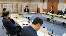 나주농업진흥재단 이사회 참석자들 모습이 보이고 나주시장의 인사말 모습 