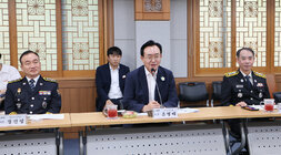 금라회 9월 정례회의 나주시장이 자리에 앉아 인사말을 하고 있는 모습