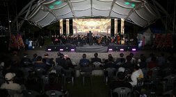 제9회 나주공연 예술제 나주시립합창단 지휘자와 관현악단의 공연 모습