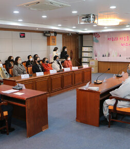 전문자원봉사단 제작물품 전달식 전체모습