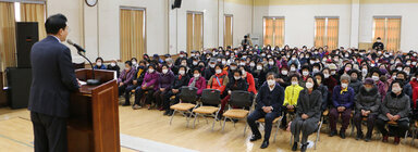 연단 뒤 우측에서 참석자 전체가 보이는 모습 나주시장 축사